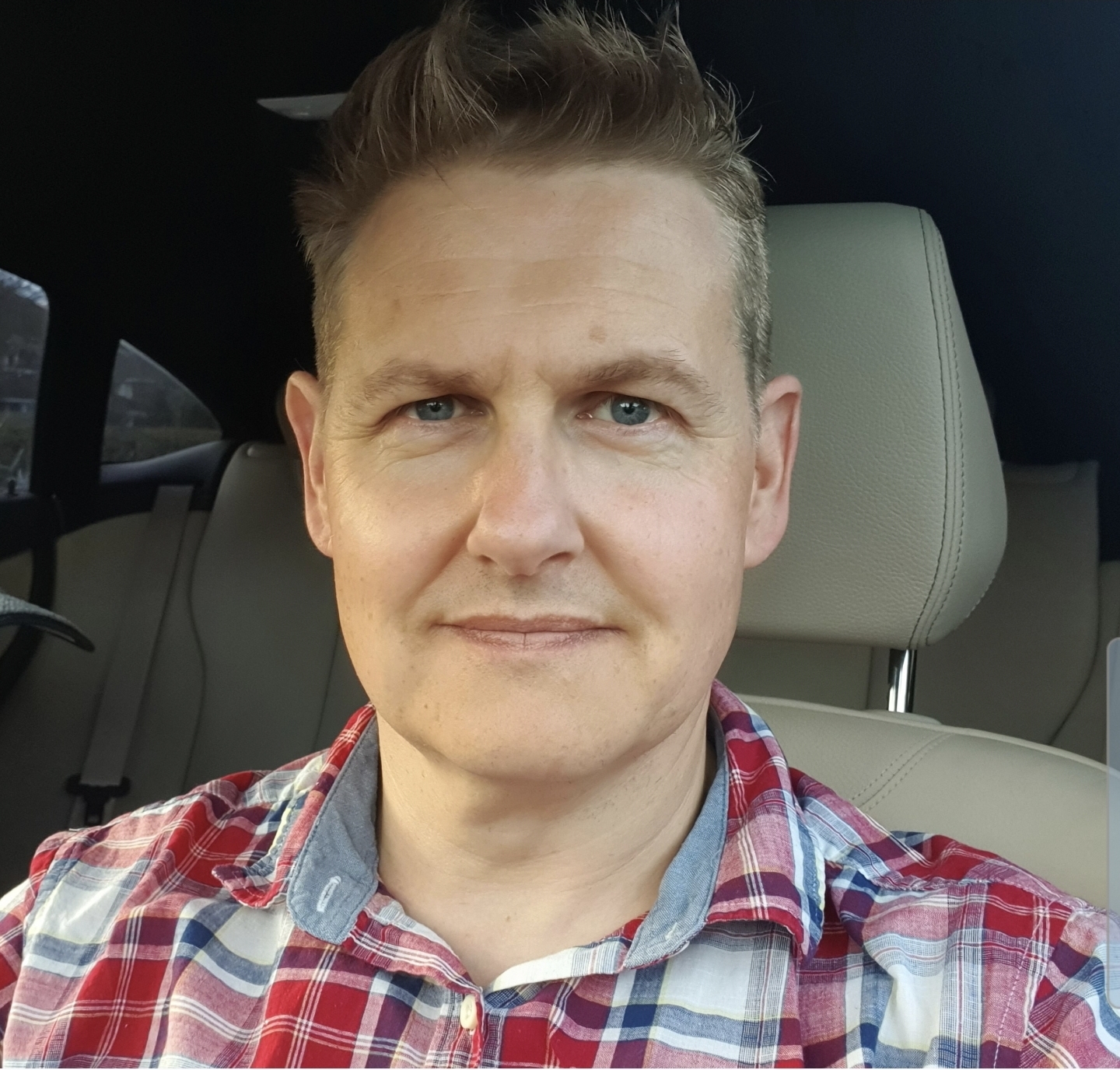 Photo of the creator of Between Mountains, Simon Pollard